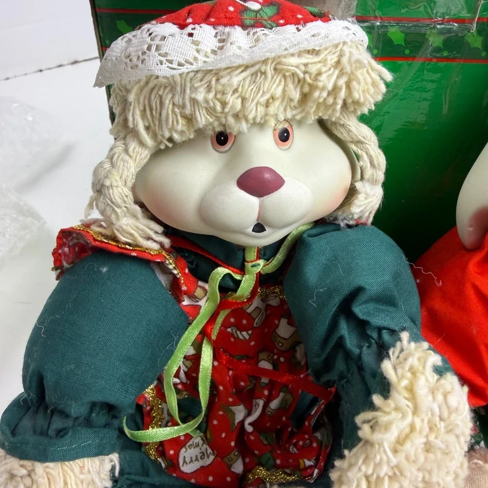 House of Lloyd Christmas Around The World Hip & Hop Bunny Figurines 542064